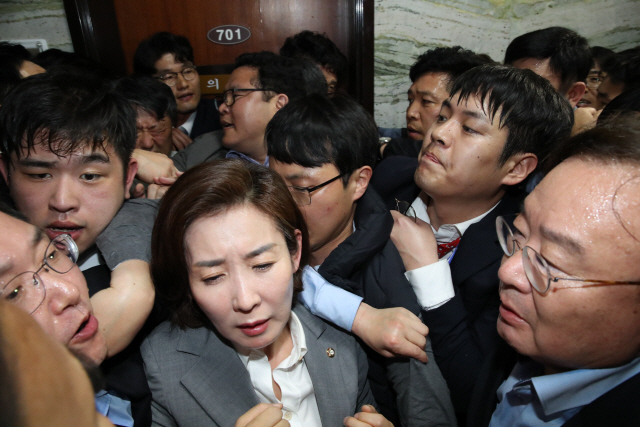 홍영표 “한국당, 이성 되찾아야...끝까지 책임 물을 것”