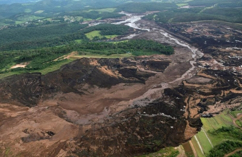 브라질 남동부 광산 댐 붕괴사고로 토사가 뒤덮은 모습 [국영 뉴스통신 아젠시아 브라질]