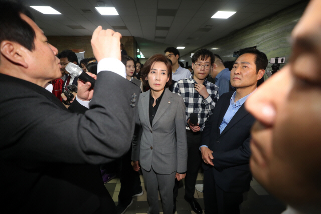 한국당 '서류아닌 전자입법 불법·꼼수·날치기'