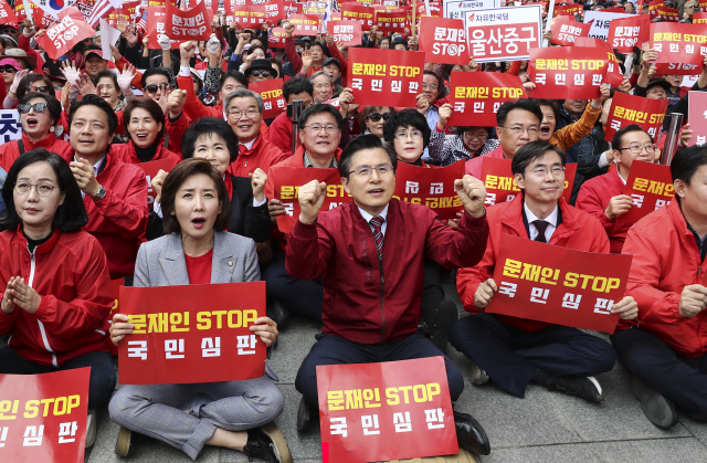 절반은 광화문·나머진 국회...한국당, 주말에도 ‘투트랙’ 공세