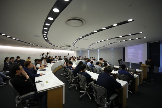 30일 경기도 성남시 판교 R&D센터에서 열린 ‘NCDP 2019’에서 엔씨소프트 직원들이 강연을 듣고 있다./사진제공=엔씨소프트