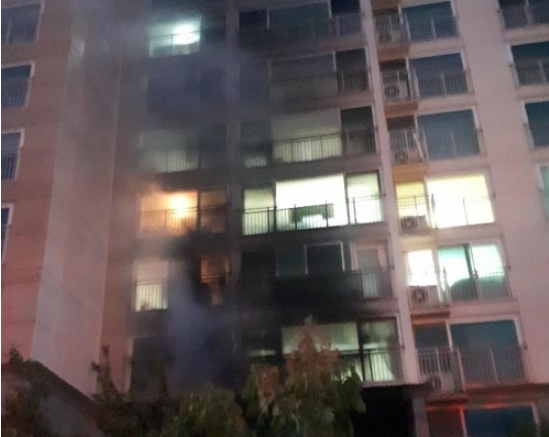 2일 오전 청주시 서원구 25층짜리 아파트에서 화재가 발생했다./연합뉴스