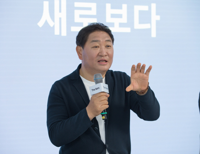 한종희 삼성전자 사장이 새롭게 출시한 라이프스타일TV ‘더 세로’에 대해 설명하고 있다. /사진제공=삼성전자