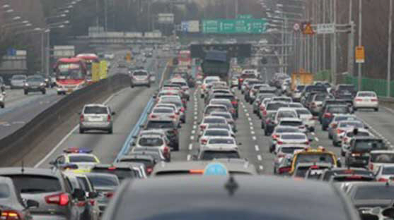 어린이날 연휴 첫날부터 전국 고속도로는 명절 수준의 극심한 혼잡이 예상된다. /서울경제DB