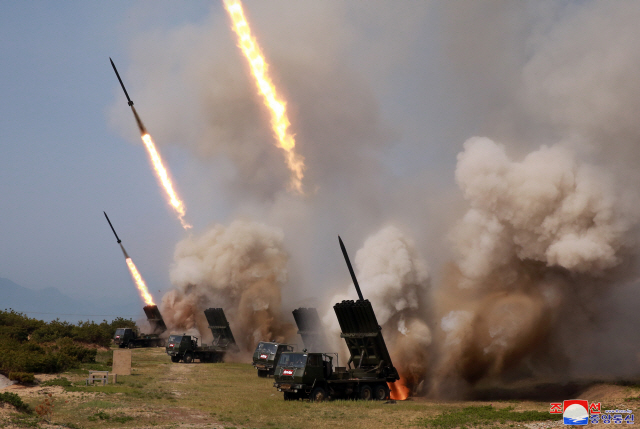 北공개 전술유도무기 ‘북한판 이스칸다르’ 미사일 추정