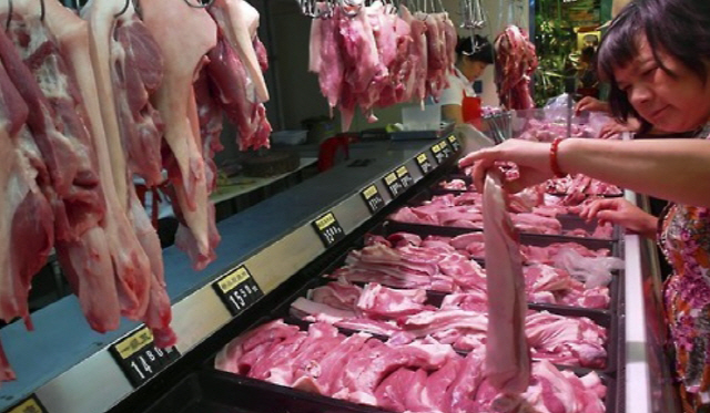 중국 시장에 진열된 돼지고기. /연합뉴스
