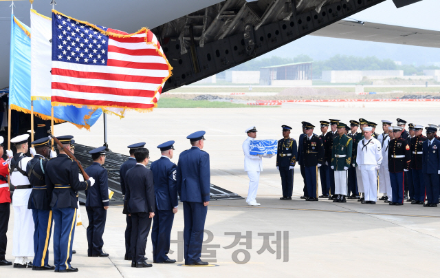 미국으로 송환되는 미군 유해./서울경제DB