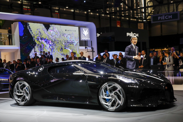 지난 3월 제89회 제네바모터쇼에서 공개된 부가티의 신차 ‘라부아튀르 누아르’. /블룸버그