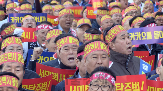 '고령운전자 면허 반납 잘되고 있나'…통도사 사고 계기로 재조명