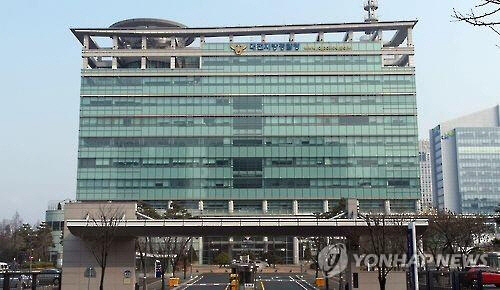 성매매 단속정보 주고 마약한 지인에 '머리깍으라' 조언한 경찰 실형선고