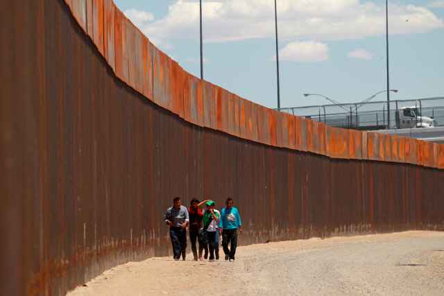 미국과 멕시코 국경에 설치된 장벽 /로이터연합뉴스
