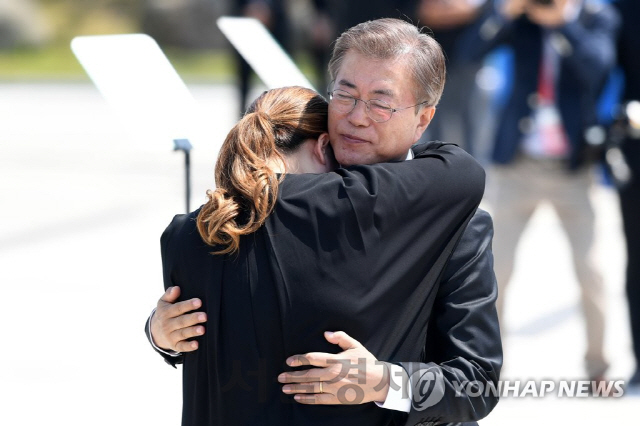 '오월광주 정의로운 대한민국' 5·18 39주년 기념식…최초 이원생중계