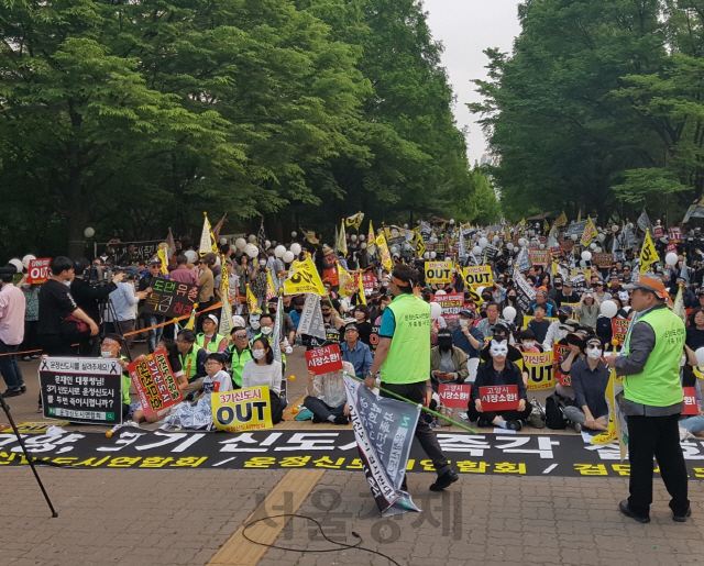 18일 일산 서구 주엽광장에 일산·운정신도시 주민들이 연 3기 신도시 반대 집회./권혁준기자