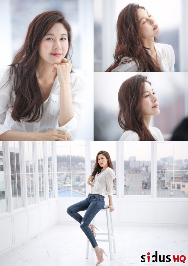 김하늘 완벽한 몸매 '청바지+흰셔츠'는 진리…섹시 매력 발산