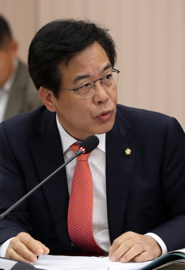 민주 “40% 넘어도 문제없다”...한국당 “신용등급 유지에 필요”