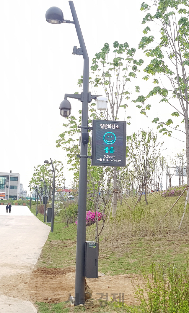 서울식물원 내에 설치된 스마트 가로등./사진제공=SH공사