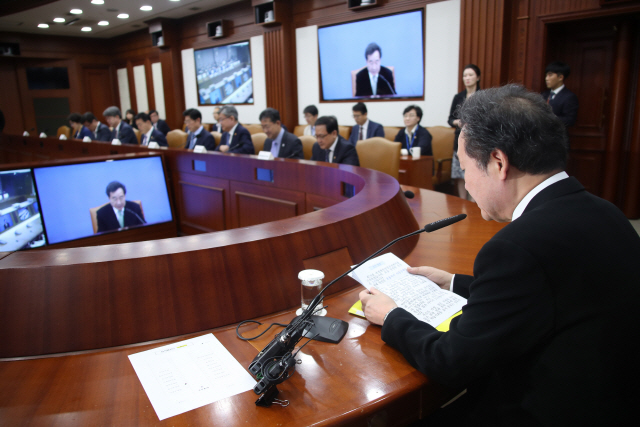 이낙연 국무총리가 23일 정부서울청사에서 열린 국정현안점검조정회의에서 발언하고 있다./연합뉴스