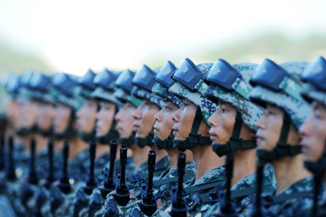 중국 인민해방군이 도열한 모습.    /베이징=신화연합뉴스