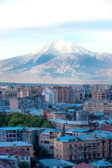 카프카스산맥 1,000m 고지 남부고원에 자리잡은 수도 예레반은 원래 요새로 지어진 도시였다. /사진제공=아르메니아관광청