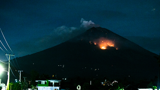 인도네시아 발리섬 화산 또 분화…경보 단계 여전히 '심각'