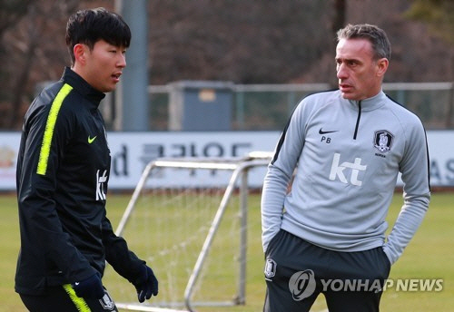 손흥민과 파울루 벤투 축구대표팀 감독 / 사진=연합뉴스