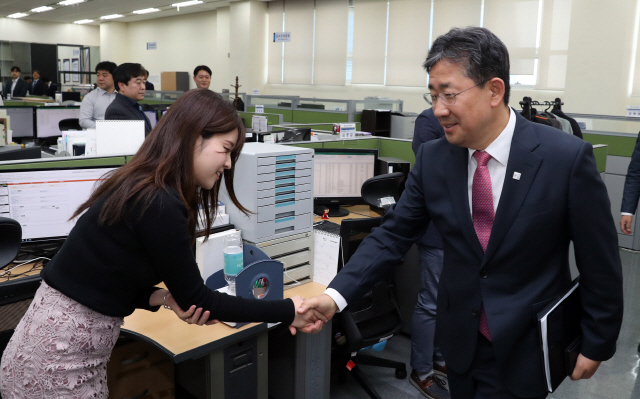 박양우 문화체육관광부 장관이 28일 서울 마포구 한국저작권보호원을 방문해 저작권 분야 현장 점검을 진행했다. /사진제공=문화체육관광부