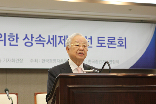 손경식 경총 회장이 28일 한국프레스센터에서 열린 ‘글로벌 경쟁력 강화를 위한 상속세제 개선 토론회’에서 인사말을 하고 있다./사진제공=경총