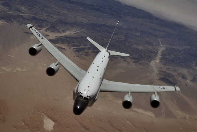 미 공군이 5월 말 수도권 상공에 투입한 RC-135W 리벳조인트 정찰기와 동형 기종. 신호정보를 전자정보, 통신정보를 파악해 적의 도발을 사전에 파악할 수 있다./사진= 위키피디어