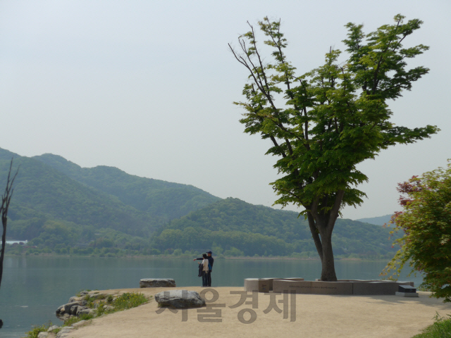 남한강과 북한강이 만나는 수변공원인 ‘두물머리’.