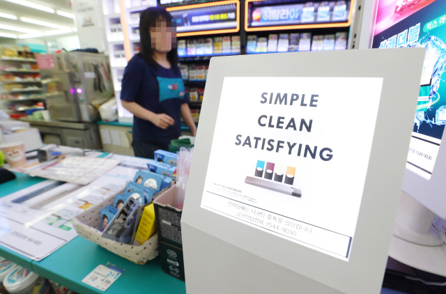 지난달 24일 정식 판매를 시작한 폐쇄형 시스템 전자담배 쥴(JUUL)./연합뉴스