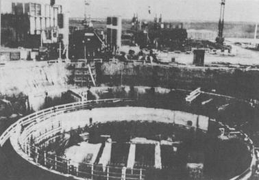 이스라엘의 공습을 받기 전의 오시라크 원자로./위키피디아