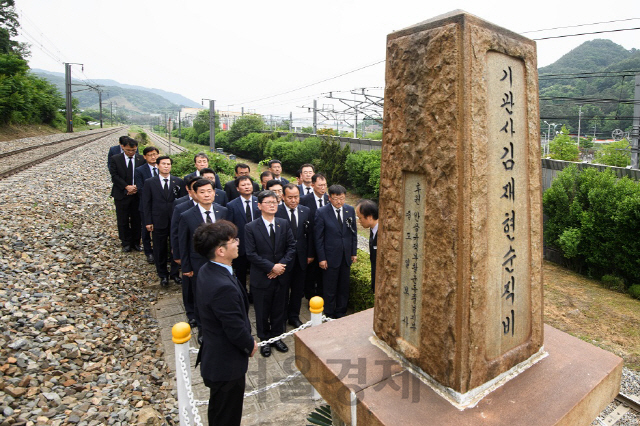 손병석 코레일 사장, 철도 순직 영령 잠든 이원성역 참배