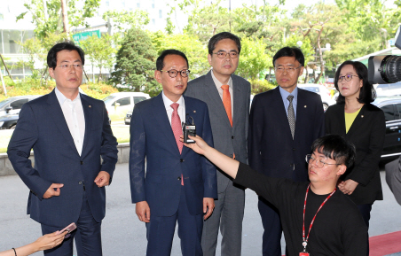 곽상도 '文대통령 직권남용으로 내주 고발'