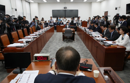 야당 불참 '반쪽' 사개특위…김학의,장자연 수사 미진 지적