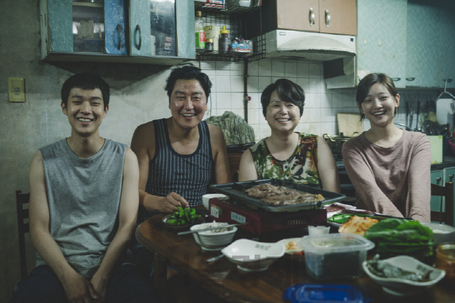 영화 ‘기생충’의 스틸 컷.