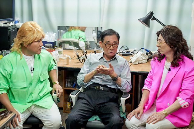 '유 퀴즈 온 더 블럭' 두 자기, 대한민국 최초의 종합전자상가 방문