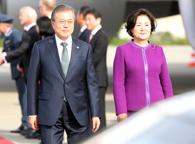 노르웨이 국빈방문 중인 문재인 대통령과 김정숙 여사. /연합뉴스