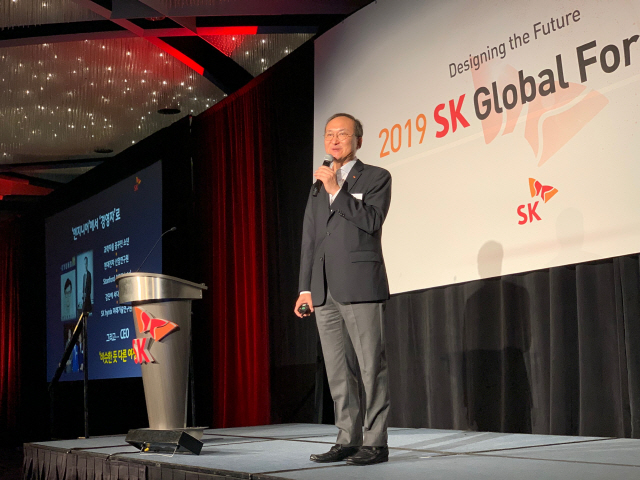 이석희 SK하이닉스 사장이 15일(현지시간) 미국 샌프란시스코에서 개최된 ‘2019 SK 글로벌 포럼’에서 사업전략을 발표하고 있다. /사진제공=SK