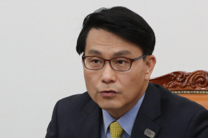 [인터뷰]윤상현 “정부, 화웨이 갈등에 땜질 대응만…우물쭈물하면 제2사드 사태'