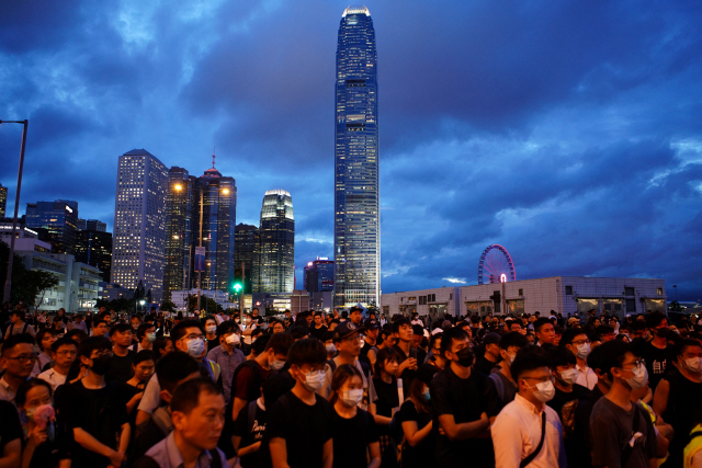 '폭동' 규정했던 홍콩 경무처장 '모든 시위대 폭도 가담 뜻 아냐'