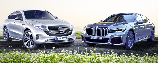 벤츠 더 뉴 EQC(왼쪽)와 BMW 뉴 7시리즈.