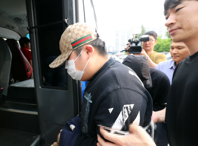 광주 북부경찰서는 19일 친구를 집단 폭행으로 숨지게 해 구속된 A(18)군 등 10대 4명에 대해 살인 혐의를 적용해 사건을 검찰로 송치했다./연합뉴스
