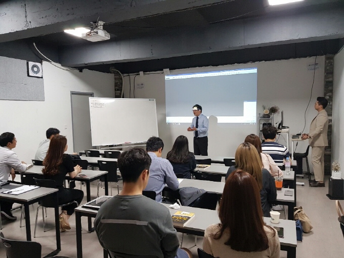 ‘밑바닥부터 시작하는 주식투자’의 이재준 작가, 유튜브 등에서 유익한 콘텐츠 제공