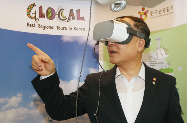홍남기 '유망 서비스업에 5년간 70조원 지원'