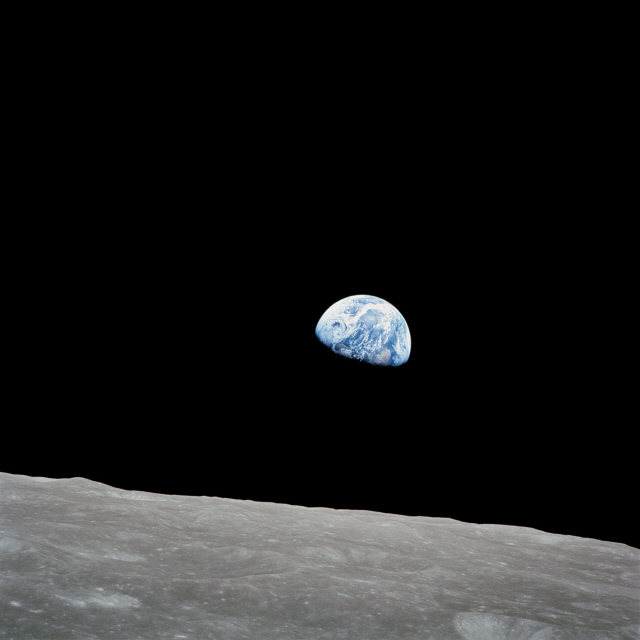 아폴로 11호가 달에서 찍은 ‘지구돋이’. /NASA