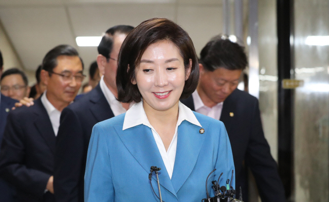 한국당, 3당 원포인트 합의안 추인..“조건없이 상임위 등원”