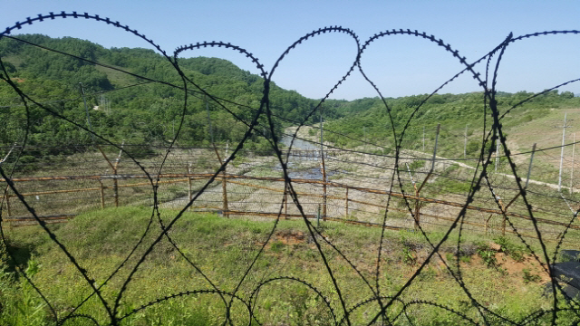 [종합]합참 '중부전선 DMZ서 정체불명 미상항적 포착'…전투기 긴급 출격