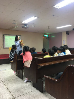 보건복지부가 육아정책연구소에 의뢰해 실시한 ‘2018년 보육실태조사’에 따르면 영유아 가구에서 지출하는 월 보육·교육 총비용은 평균 23만4,200원으로 집계됐다./사진=강남구