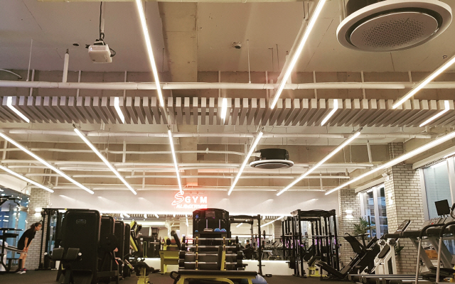 최첨단 운동기기들을 도입한 피트니스센터 SGYM 내부모습