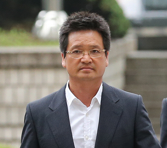 김 전 차관에게 성접대를 한 혐의 등으로 기소된 윤중천 씨의 재판은 오는 9일 열린다./연합뉴스